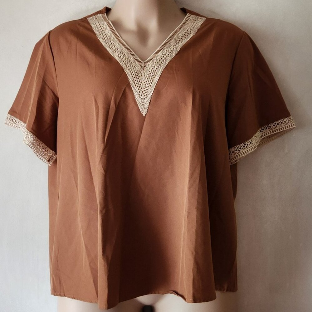 Beautiful blouse with lace trim sz 2X taupe ecru EUC
